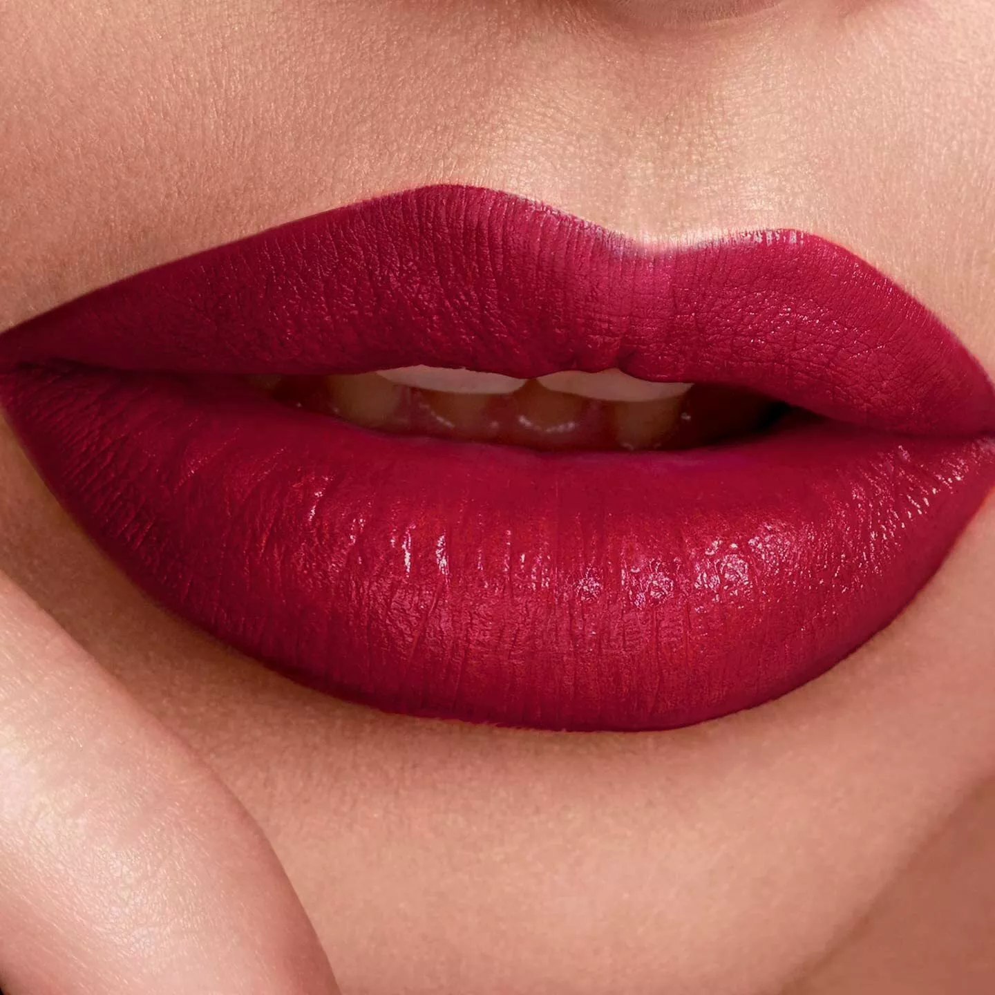 MAYBELLINE COLOR SENSATIONAL LIPSTICK 547 PLEASURE ME RED MAYBELLINE COLOR SENSATIONAL LIPSTICK 547 PLEASURE ME RED - Official UK Stock